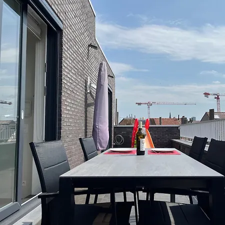 With Beautiful View, Private Parking And Two Large Terraces Apartament Ostenda