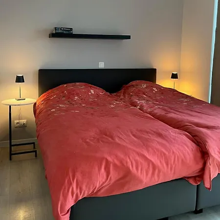 With Beautiful View, Private Parking And Two Large Terraces アパート *